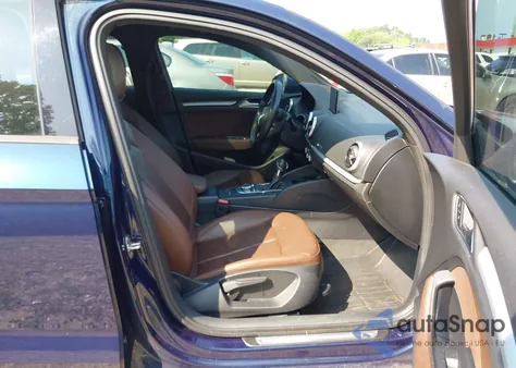 2018 Audi A3 2.0T Premium/2.0T Tech Premium z USA, uszkodzony, nr VIN WAUAUGFF8J1004786